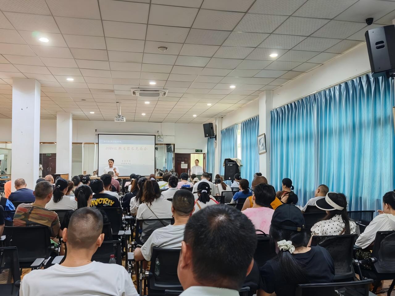 家校携手筑心桥，同心护航育新苗——学校心理健康教育中心主办2026级新生家长见面会