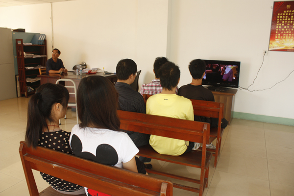 学院驾校师生报名异常火爆