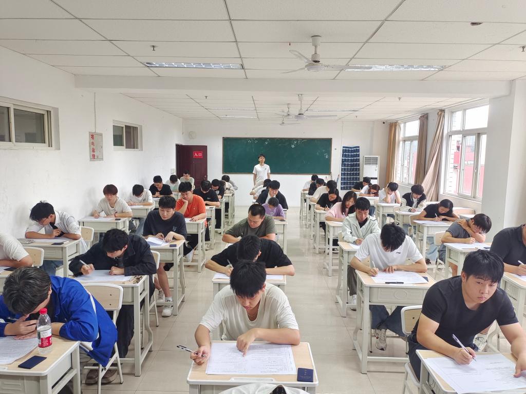 严肃考风考纪 护航学子成才​——我校2024级学生期末考试有序开考