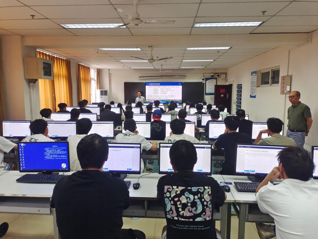我校2025级学生期末考试工作圆满收官
