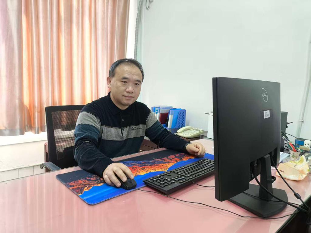 贯彻落实学校九届四次职代会精神专访二级单位、部门负责人之九——专访冶金与材料学院（建筑工程学院）院长 夏志乡